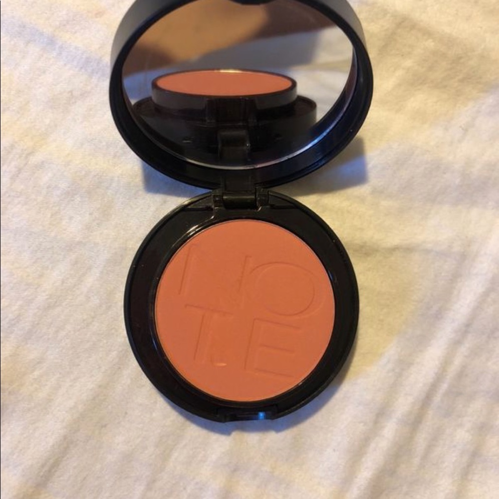 Blush - Picture 3 of 4
